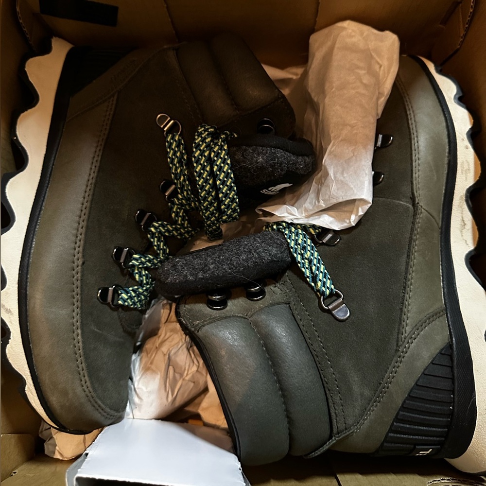 NIB Sorel Kinetic Conquest Waterproof boot: Alpine Tundra